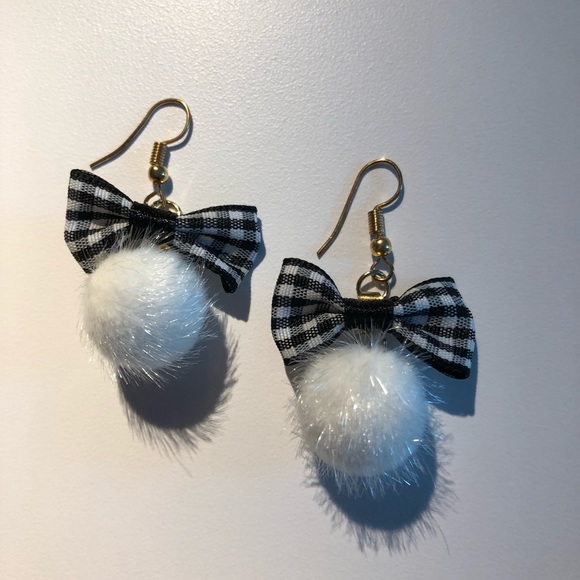 2 pairs Bow & Pom earrings 🎀 Black + White - Picture 2 of 5